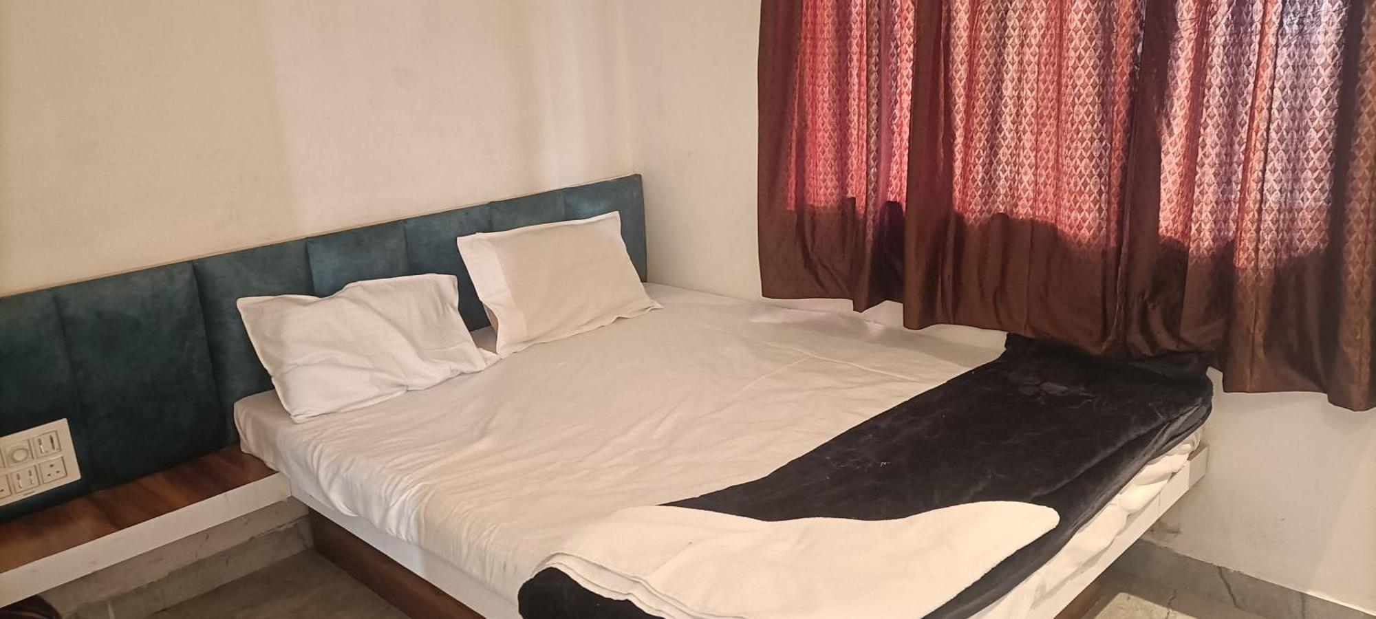 Maharaja Guest House Nashikkar Akalkot Eksteriør billede