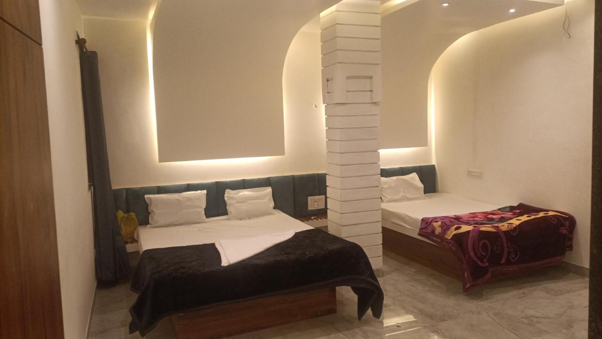 Maharaja Guest House Nashikkar Akalkot Eksteriør billede