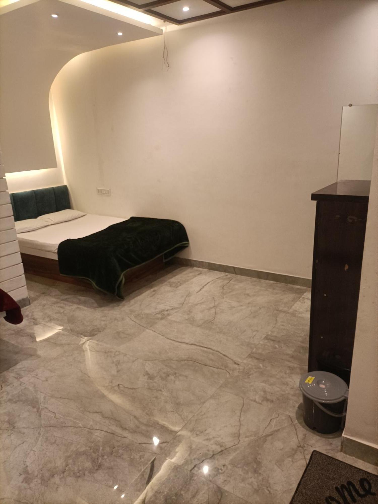 Maharaja Guest House Nashikkar Akalkot Eksteriør billede